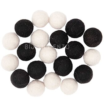 Mix Zwart Wit Viltballetjes 15 mm Bij vilt enzo